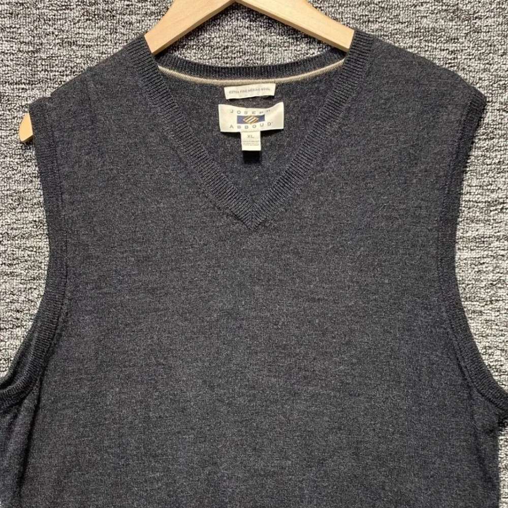 Joseph Abboud Sweater Vest Mens XL Charcoal Grey Extra Fine Merino Wool V Neck